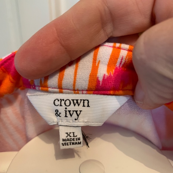 Crown&Ivy sleeveless crochet‎ dress. Worn maybe 3 times maximum - Picture 3 of 5